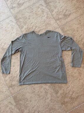 Nike Heather Gray Long Sleeve Athletic Tee